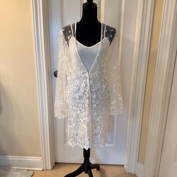 NWT Le Rose Maya Lace Robe and Camisole 3D Lace - Picture 3 of 6